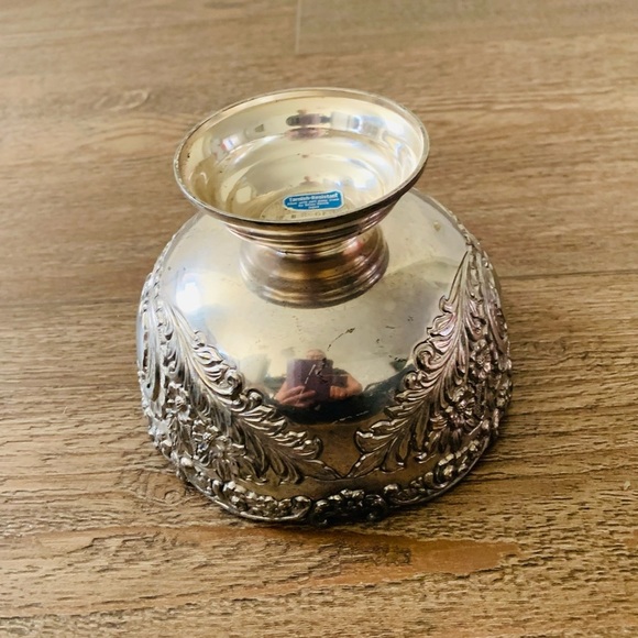 Vintage F.B. Rogers Silver Plate Ornate Floral Relief Pedestal Bowl - Picture 6 of 13